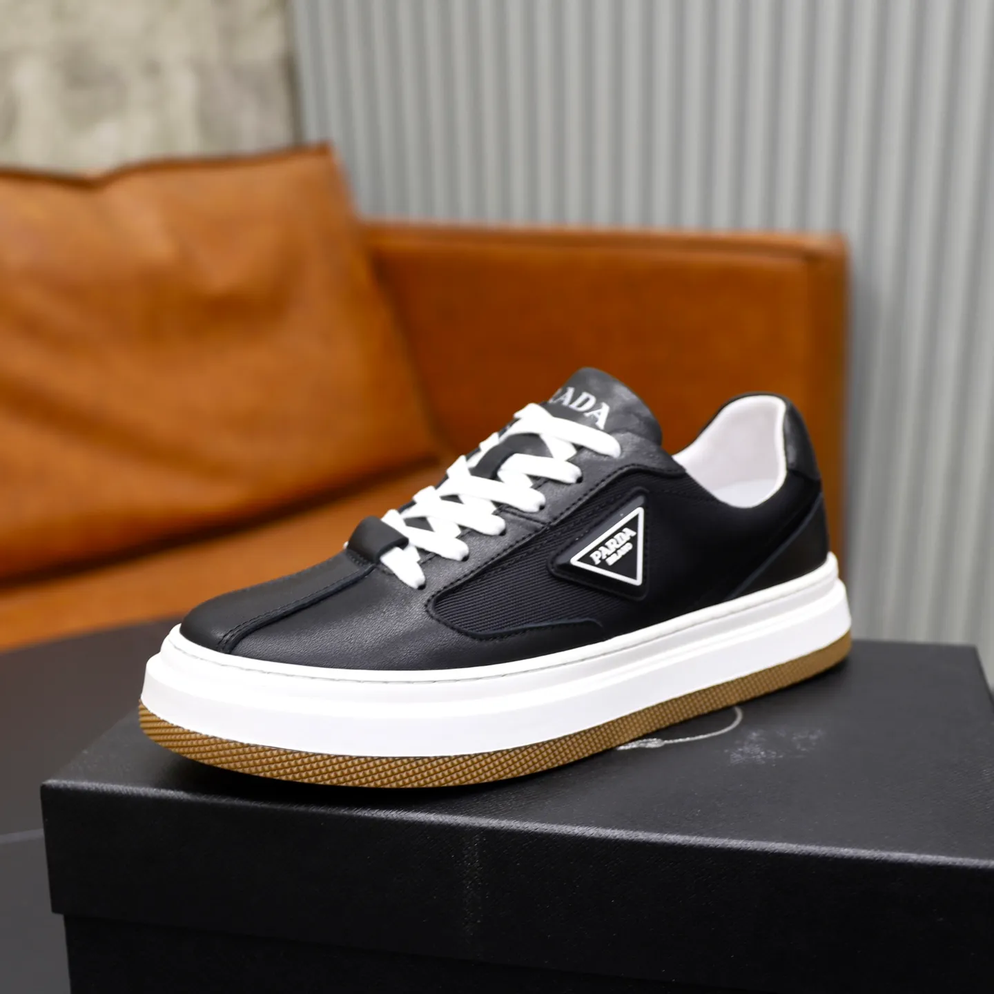 Ex-factory price: 440💰🙅‍♂️🙅‍♂️🙅‍♂️ Brand: PRADA Standard code: 38–44 (45 can be customized) Grade: Same as the official website Material: Original cowhide fabric Comfortable pigskin lining Lightweight wear-resistant outsole Style category: Men's fashionable casual shoes and boots Running sports shoes Distinguished luxury brand elements Top luxury Color: actual picture color